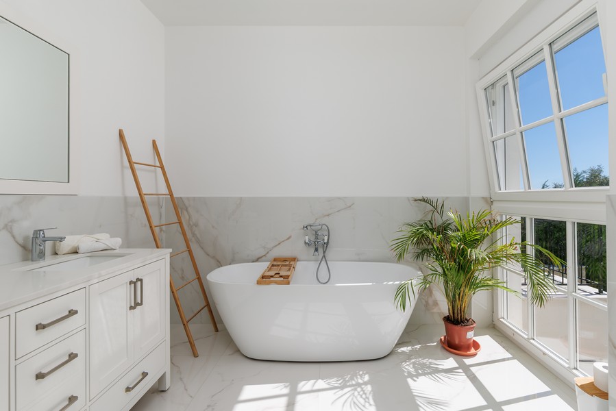 Salle de bains moderne et haut de gamme.