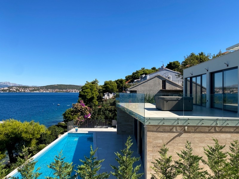 Villa moderne en première ligne de mer à vendre en Croatie - Panorama Scouting.