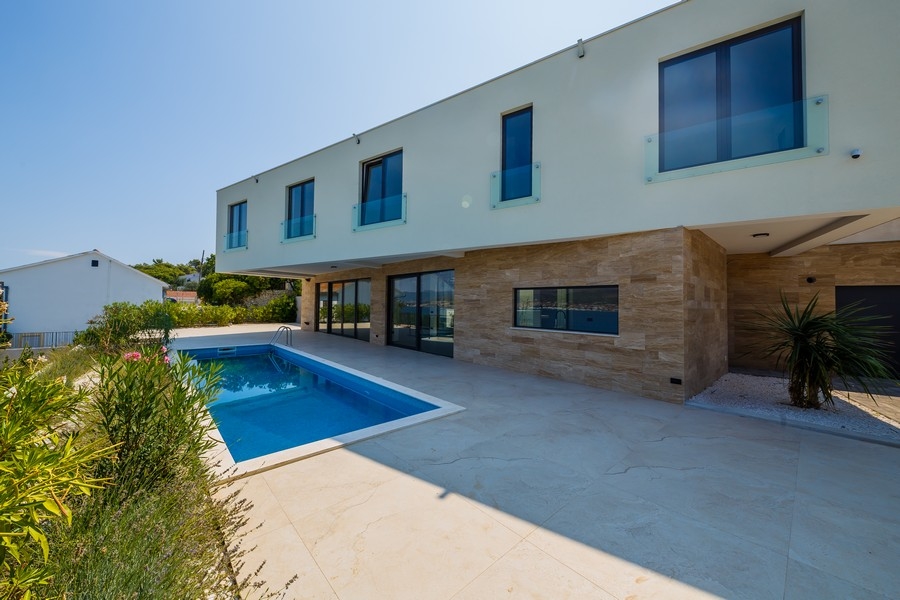 Ensemble de villas modernes sur l'île de Ciovo en Croatie à vendre - Panorama Scouting.