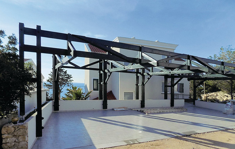 Arrière de la villa H1941, proposée à la vente sur l'île de Pag en Croatie - Panorama Scouting.