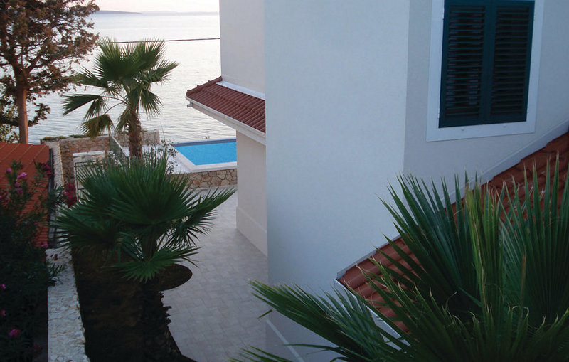 Villa avec piscine en bord de mer à vendre en Croatie.