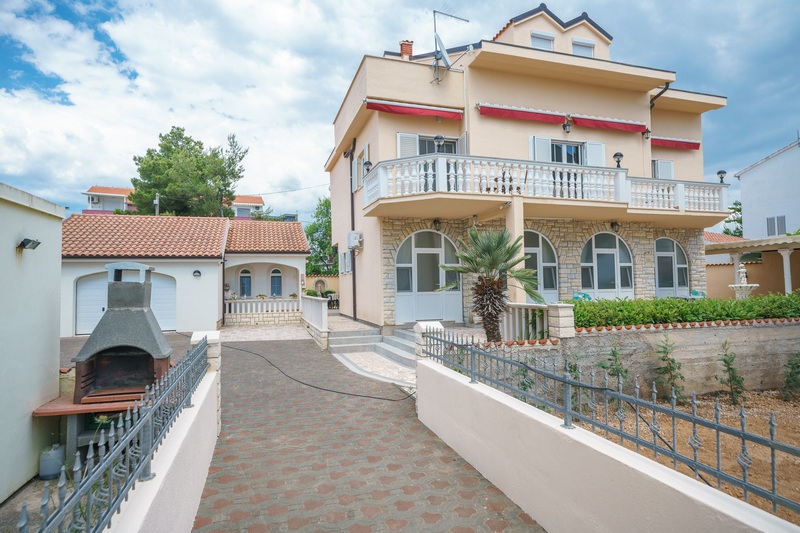 Immeuble d'appartements près de Vodice en Croatie à vendre - Panorama Scouting H1956.