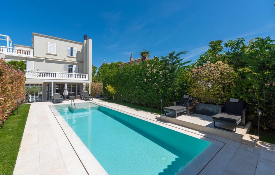 Villa de luxe avec piscine extérieure en Istrie, à vendre.