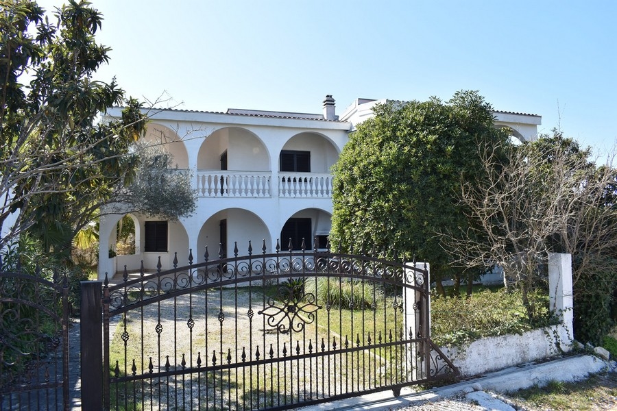 Immeuble d'appartements à vendre en Croatie, Dalmatie du Nord, île de Pasman
