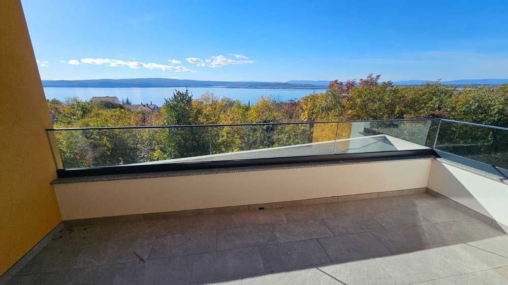 Terrasse avec garde-corps en verre et vue mer à Dramalj près de Crikvenica - H2197
