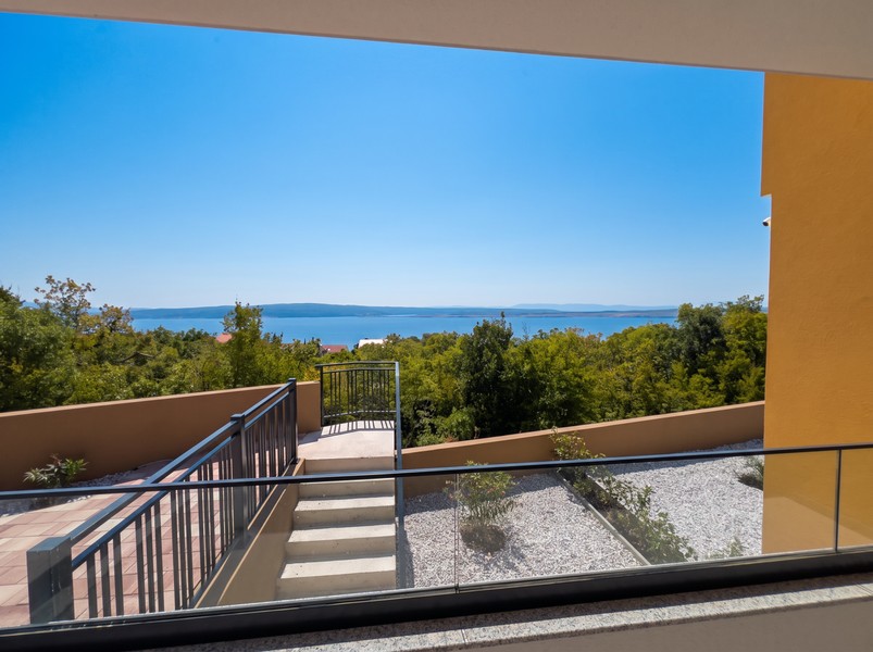 Vue depuis la terrasse sur la mer et les îles du golfe du Kvarner - H2197