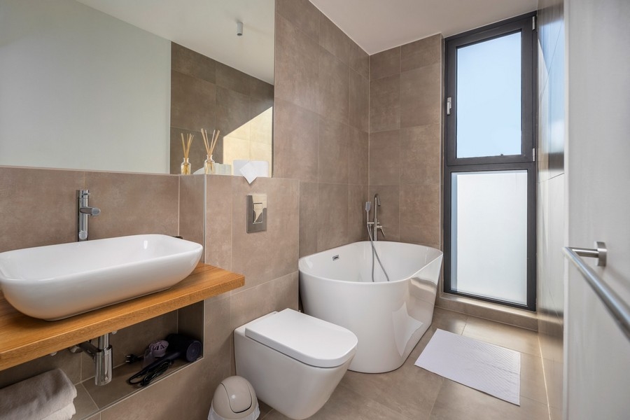 Salle de bains du bien H2214.