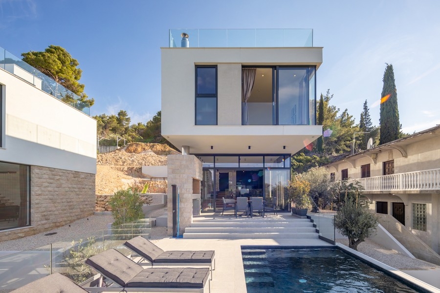 Maison moderne avec piscine à vendre en Croatie sur l'île d'Ugljan.