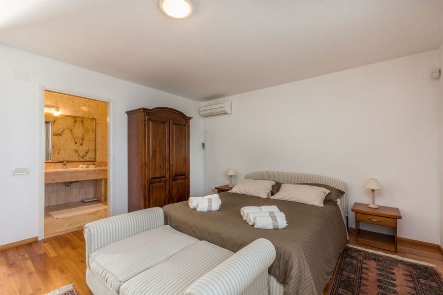 Chambre climatisée.