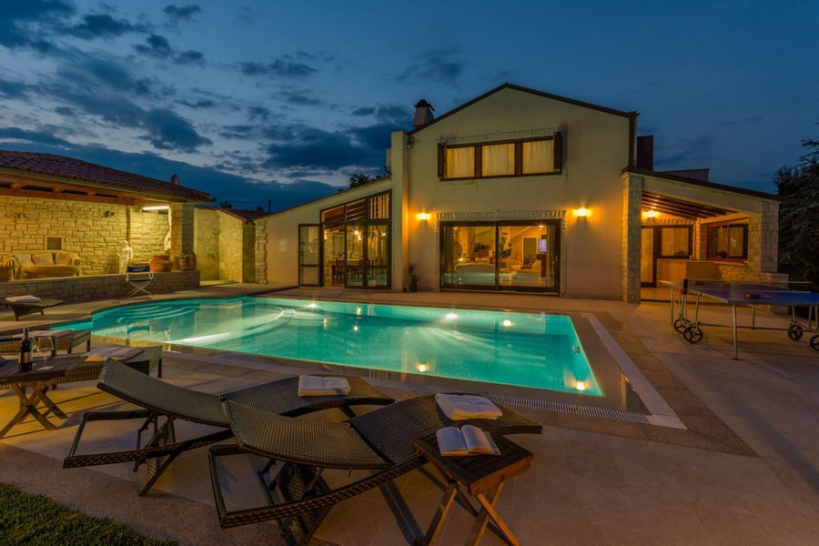Villa H2272 en Istrie, Croatie, de nuit - Panorama Scouting.