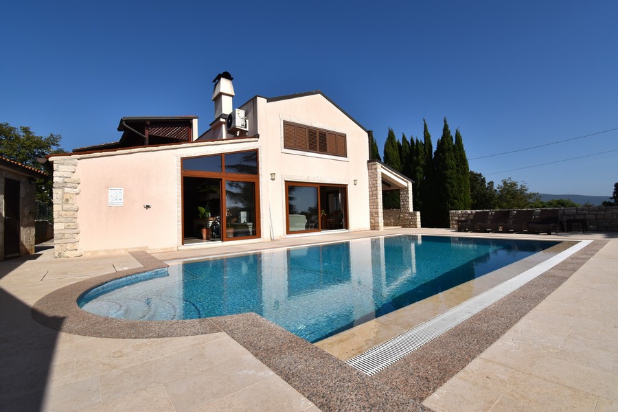 Villa moderne avec piscine en Croatie - Panorama Scouting.
