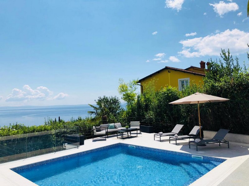 Villa moderne avec piscine et vue mer sur la Riviera d'Opatija