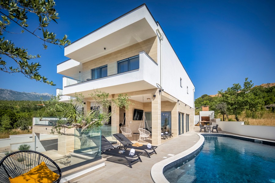 Villa de luxe avec piscine et terrasse