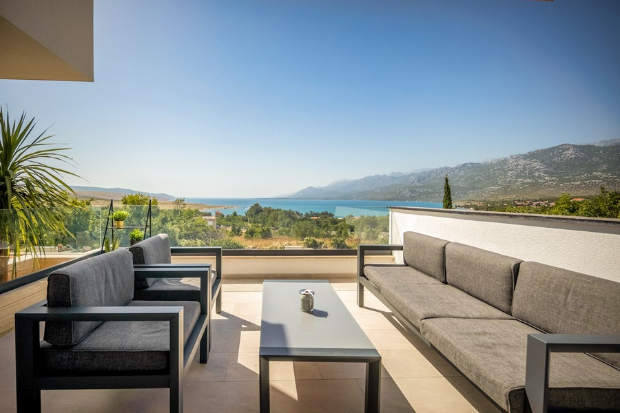 Terrasse avec vue panoramique sur la mer