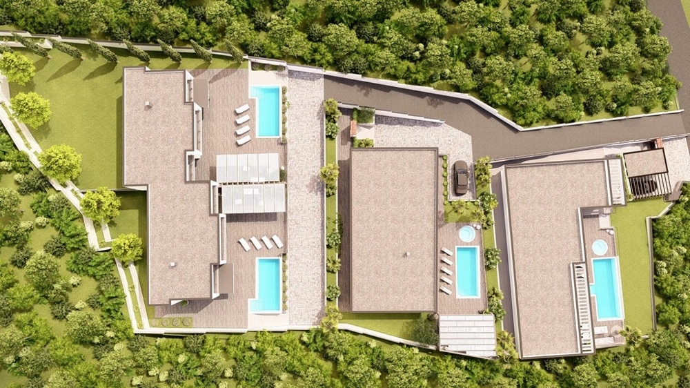 Visualisation du site vu d'en haut avec accès et terrasses de piscine