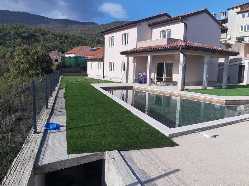 Maison avec piscine et jardin aménagé