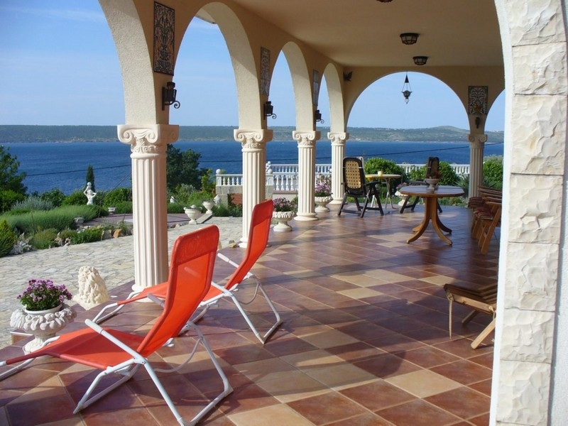 11 chambres, 5 salles de bains