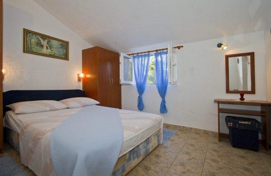 Chambre avec lit double - maison en Croatie H2432.