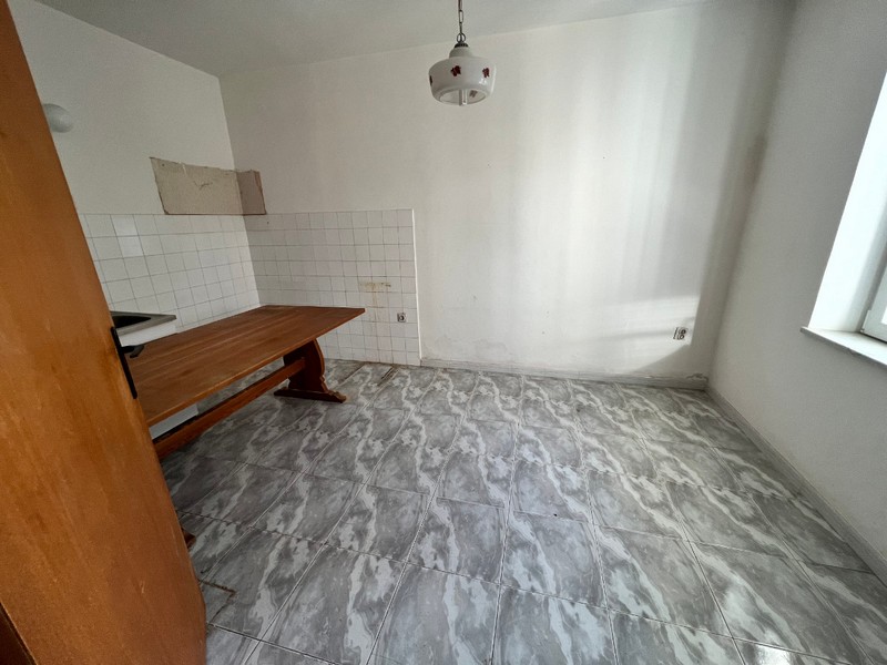 Intérieur à rénover.