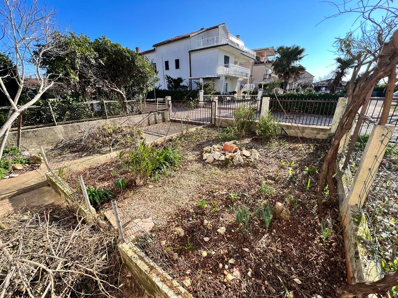 Jardin du bien H2438 à Umag, Istrie.