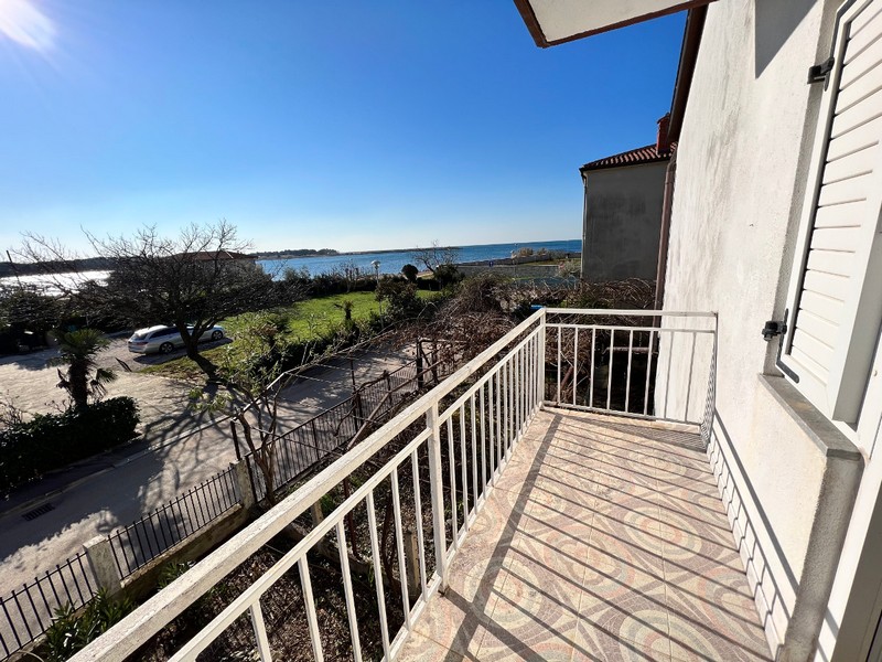 Vue mer depuis le deuxième étage de la maison H2438 en Istrie, Croatie.
