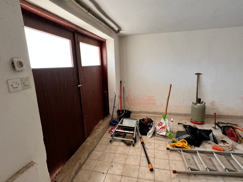 Le garage - à rénover.