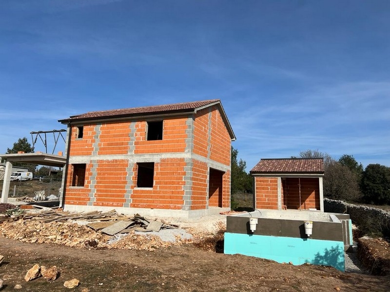 Construction neuve avec piscine dans la région de Zadar, Croatie - Panorama Scouting.