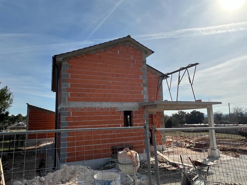 Gros œuvre du bien H2441 à Vrsi, Croatie.