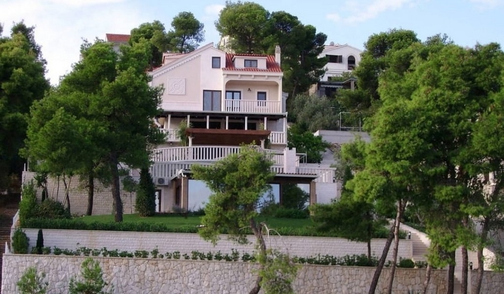 Villa traditionnelle pieds dans l'eau en Croatie - Panorama Scouting.