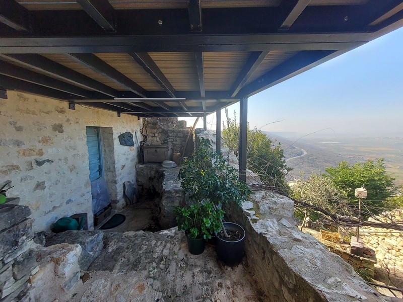 Balcon avec vue de la Croatie vers la Slovénie
