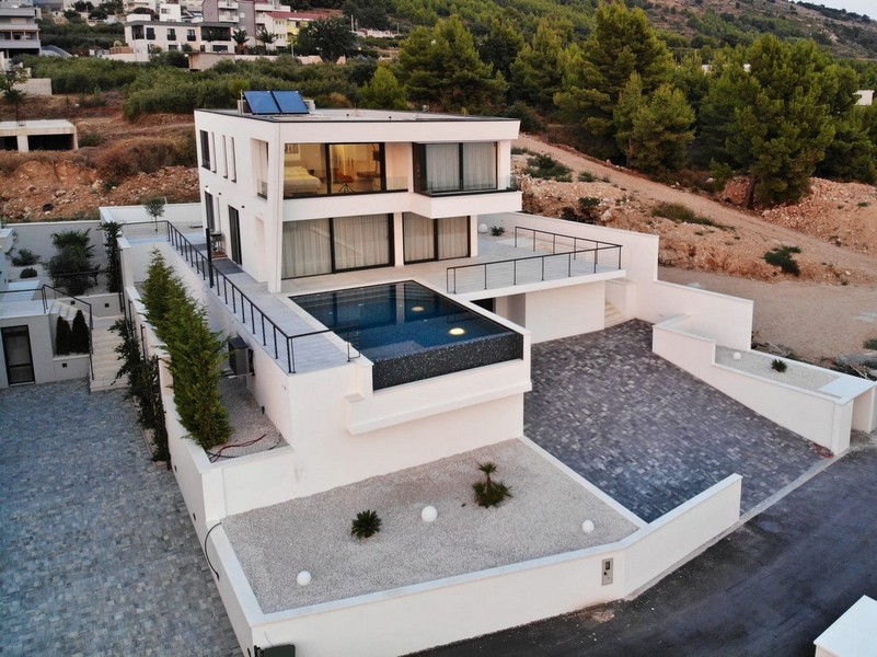 Villa moderne en Croatie - vue extérieure au coucher du soleil