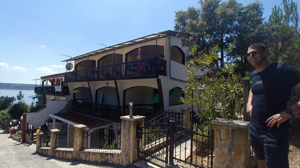 Immeuble avec vue mer et piscine