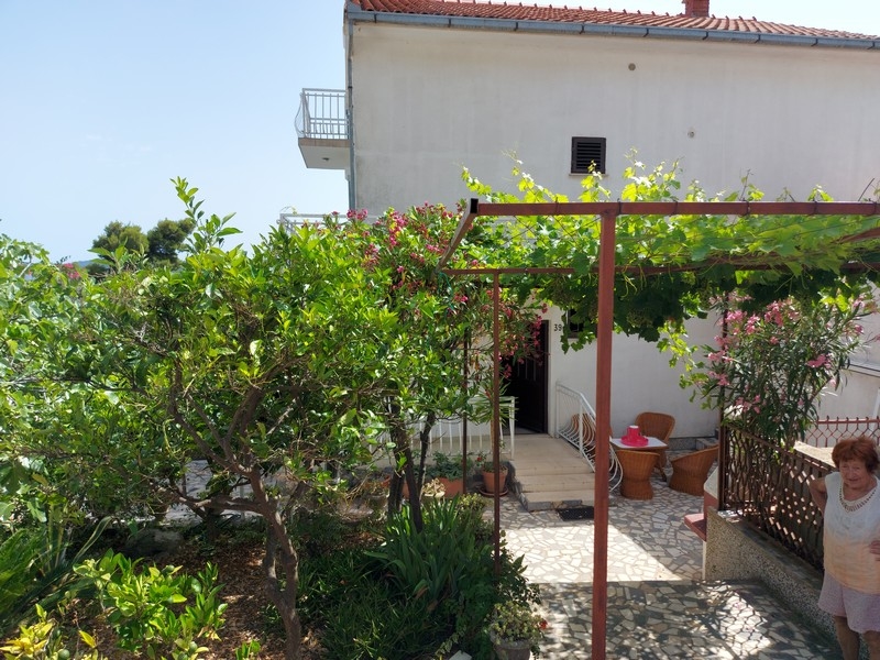 Belle terrasse avec barbecue