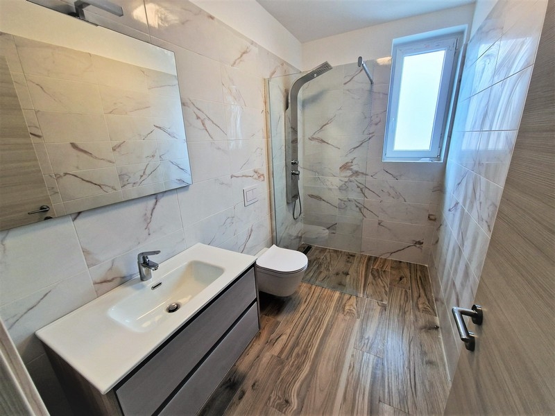 Salle de bains moderne.