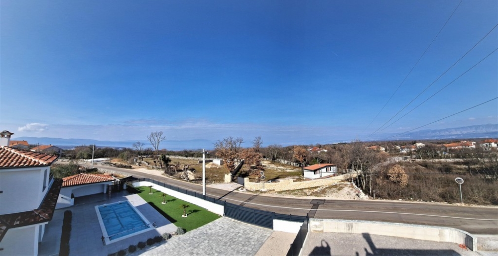 Vue mer du bien H2528, à vendre sur l'île de Krk en Croatie.
