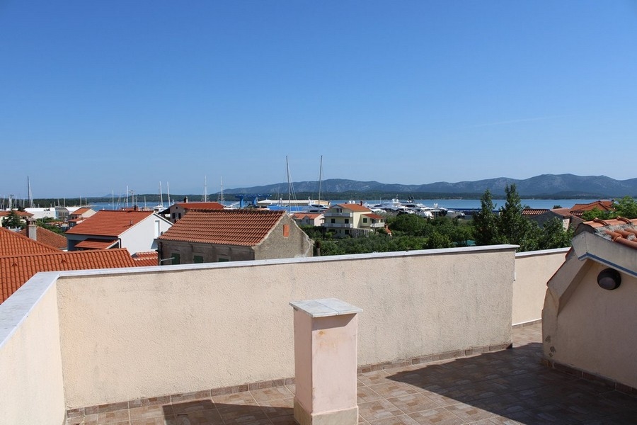 Terrasse avec vue mer du bien H2572, à vendre en Croatie.