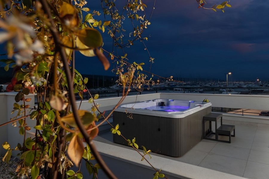 Ambiance du soir sur le toit-terrasse.