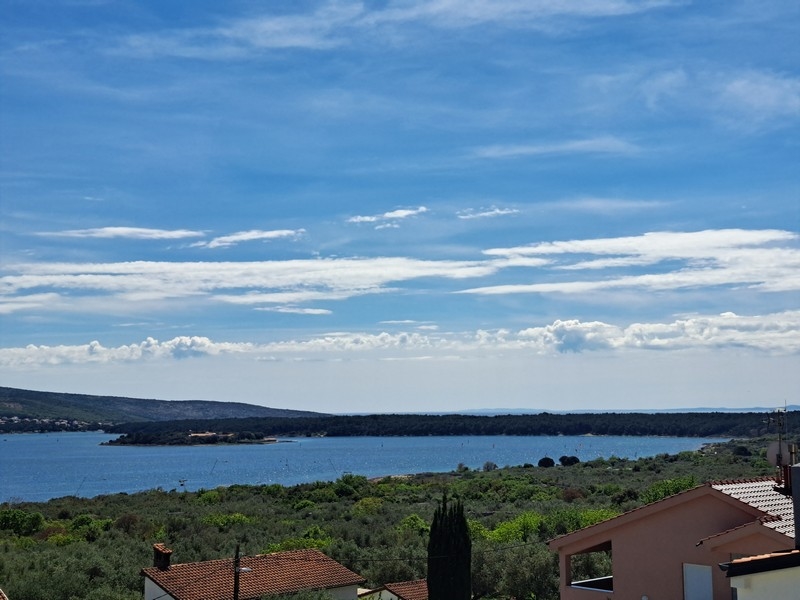 Vue mer panoramique de l'île de Krk.