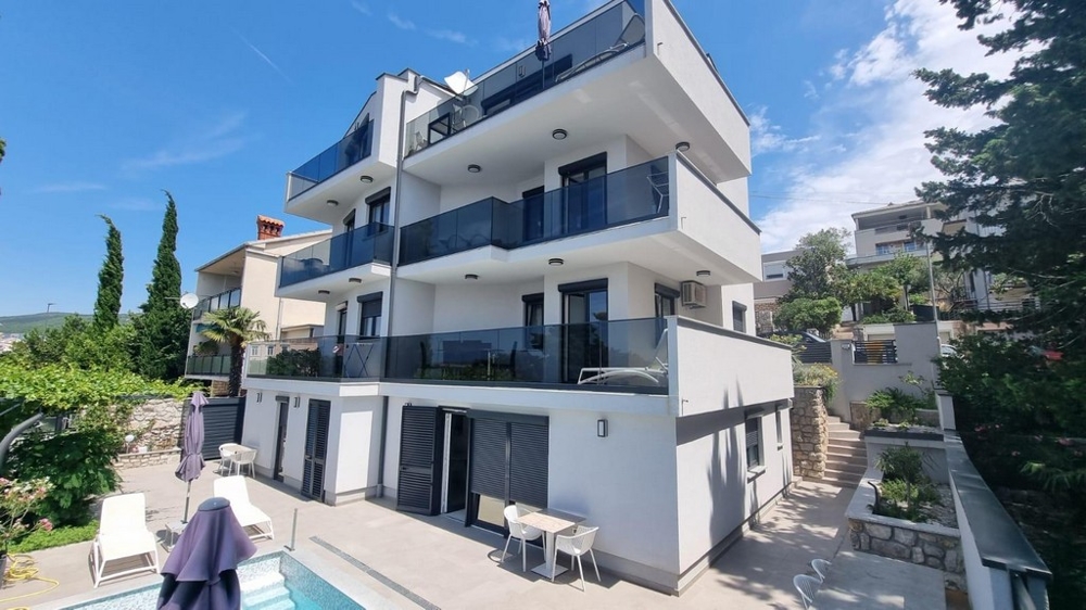Résidence d'appartements avec piscine