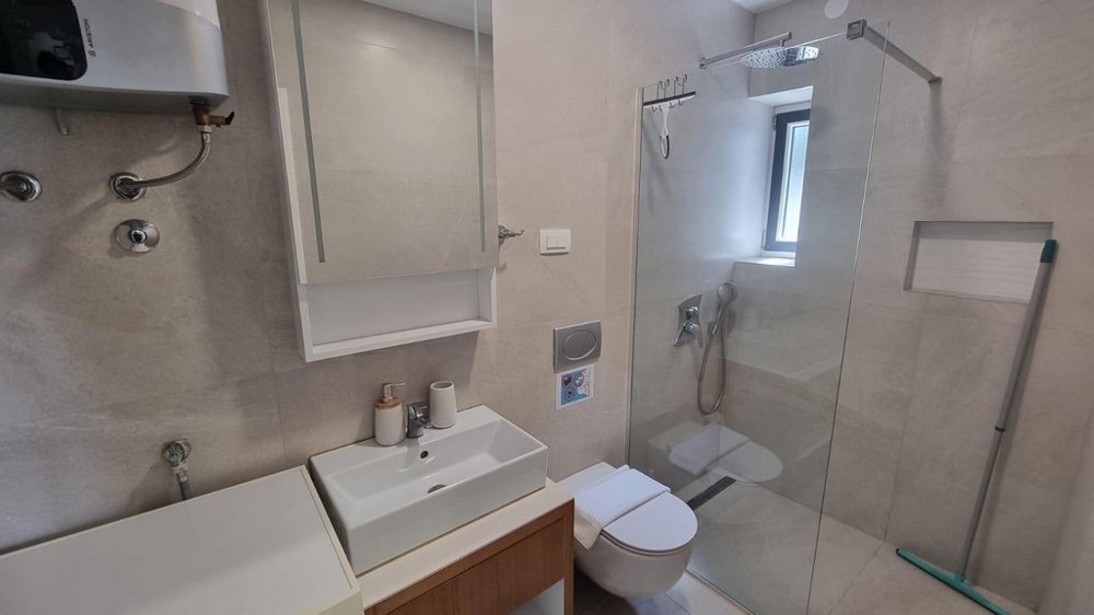 Salles de bains modernes avec douche