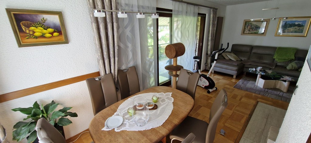 Table à manger dans le séjour