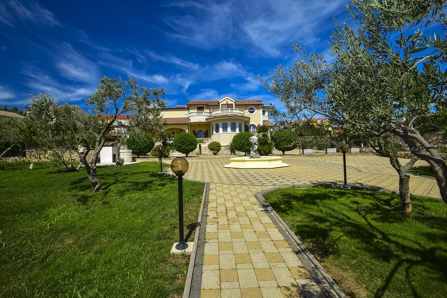 Villa avec grand jardin à vendre à Vodice - Panorama Scouting H2618, Croatie.