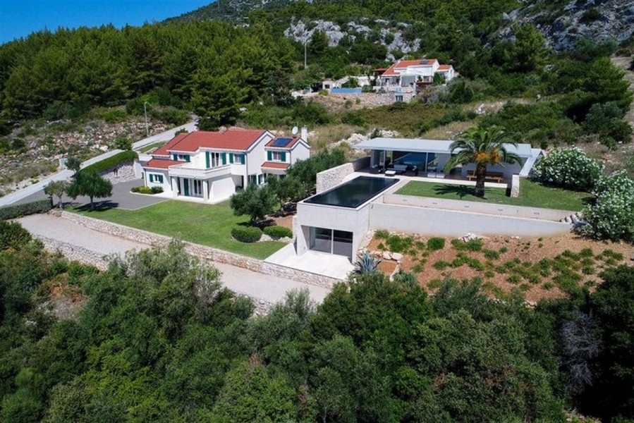 Villa dalmate avec maison d'été et piscine