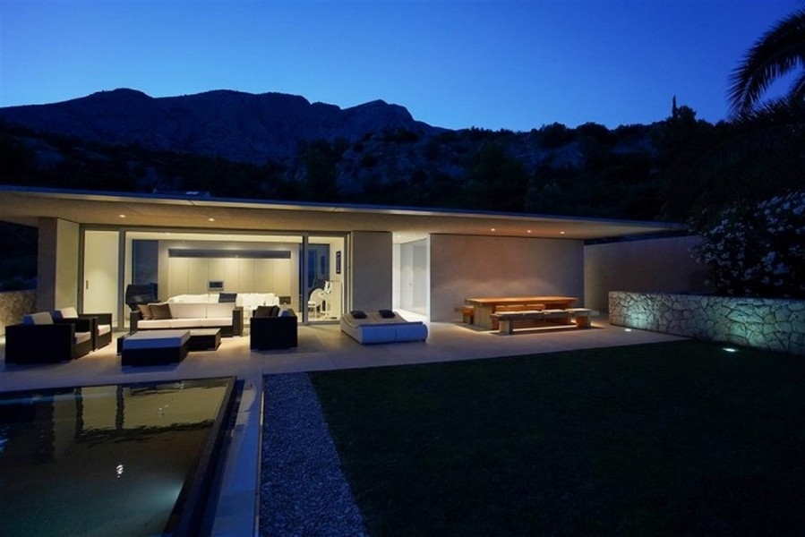 Maison d'été avec piscine à débordement et vue mer