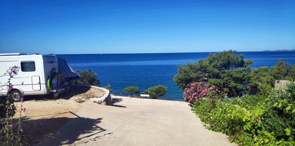 Maison H2634, en vente en Croatie en première ligne face à la mer.