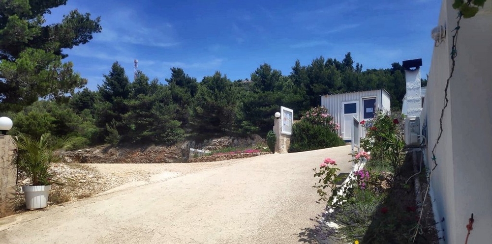 Accès au terrain de la maison.