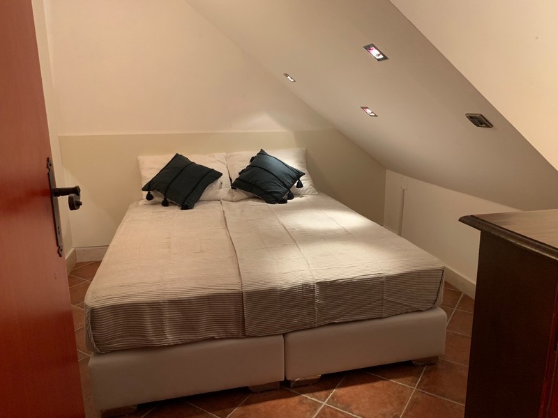 Chambres avec lit double et éclairage