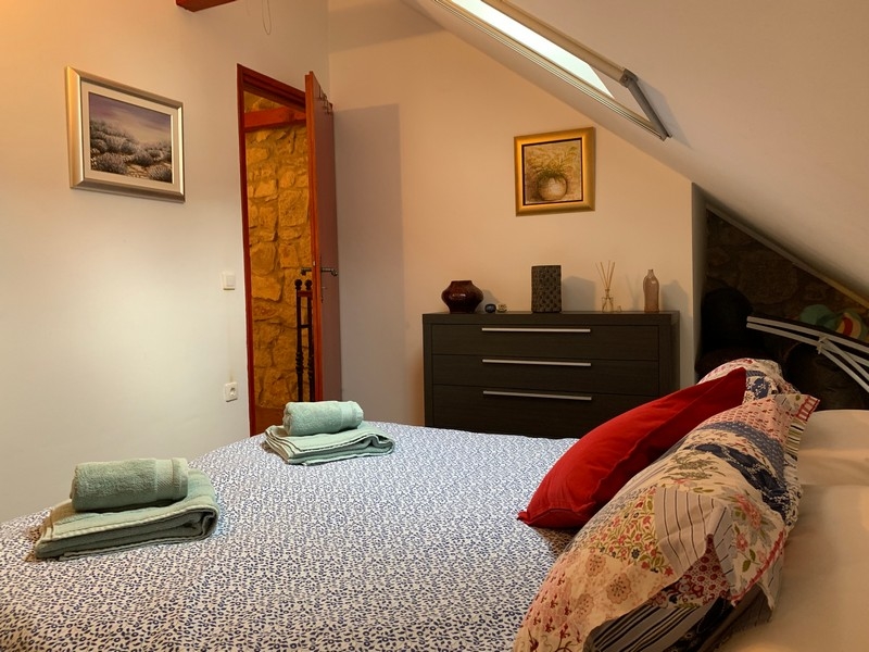Grandes chambres avec fenêtre de toit