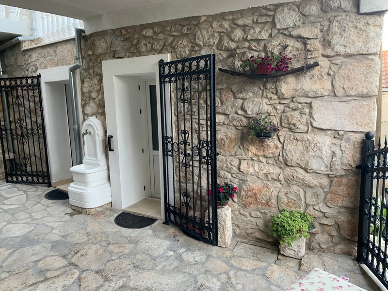 Belle maison avec beaucoup de soin du détail à vendre en Dalmatie du Sud - H2643