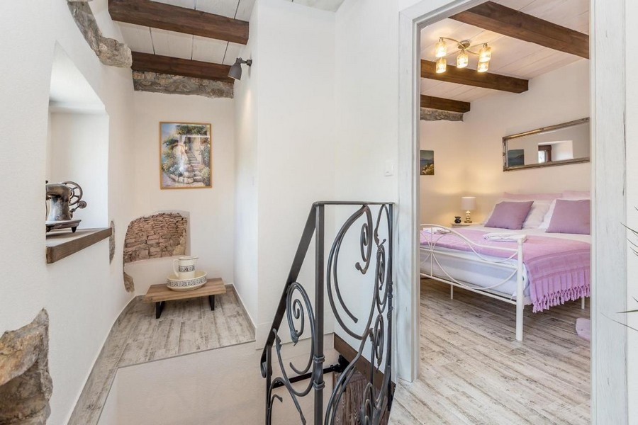 L'étage avec vue sur les chambres.
